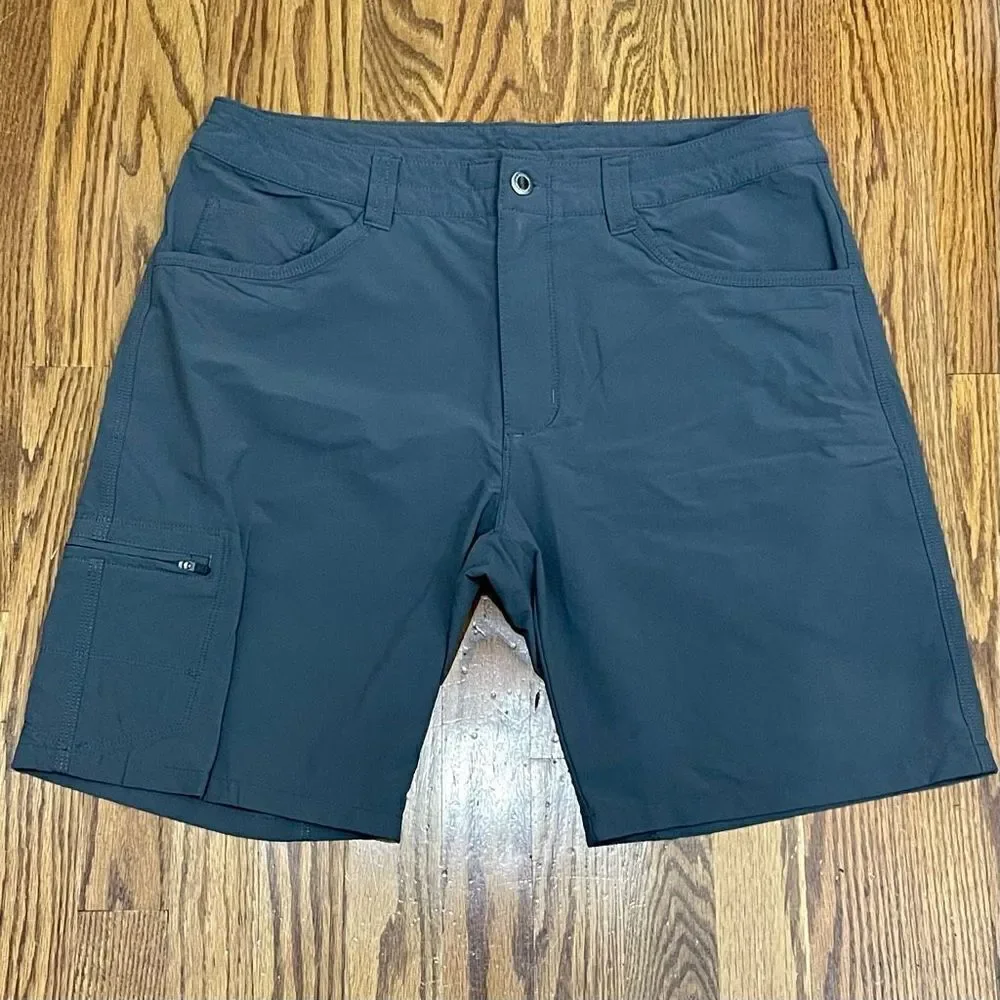 Travis Mathew Black Flat Front Golf Shirts. Size 36.